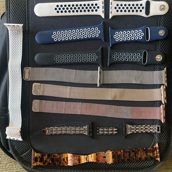 Apple Watch bands selling as lot - Picture 2 of 5